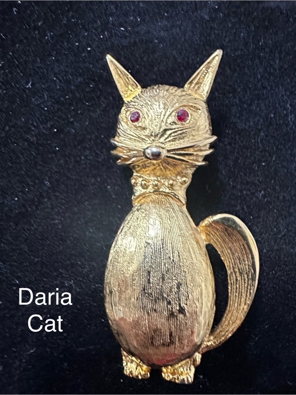 388-  CAT Gold - Signed Daria Vintage Cat Brooch